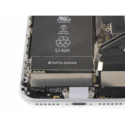 Замена двигателя iPhone 8 Taptic
